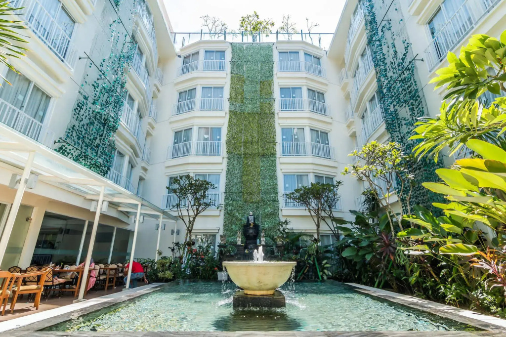 ZEN Rooms Kuta Square Mall