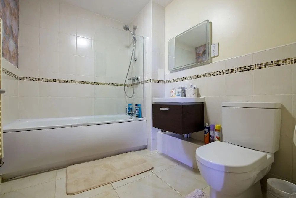 Manchester Retreat - Modern 2BR Apartment