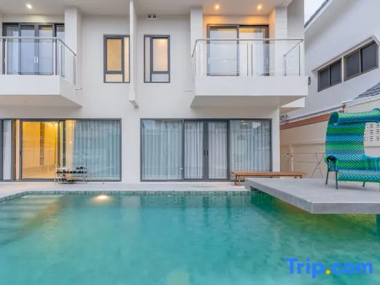TML-4 bedroom 6 bathroom villa in Pattaya city (private KTV room + pool)