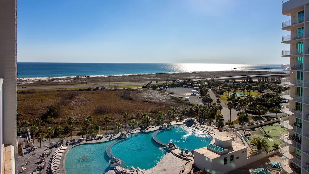 Two-bedroom With Breathtaking Views - Unit Crd1001