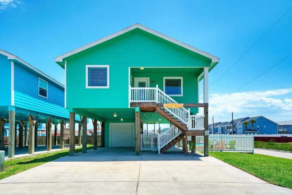 Mins to Beach + Private Pool Golf Cart Zone Game Room Sleeps 12