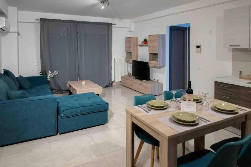 Modern spacious apartment located in Piraeus (B8)