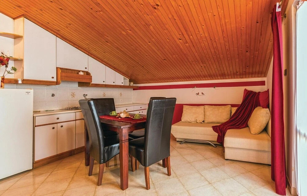 Stunning Home in Pula With Wifi and 5 Bedrooms