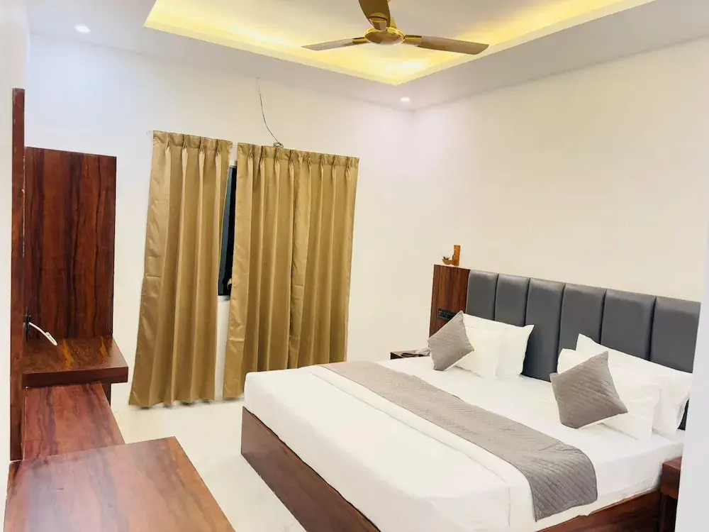 Hotel Omkar Palace