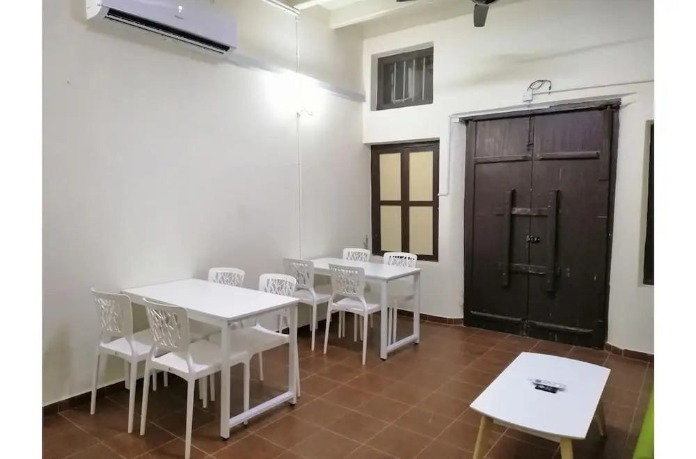 Third Street Station - Hostel