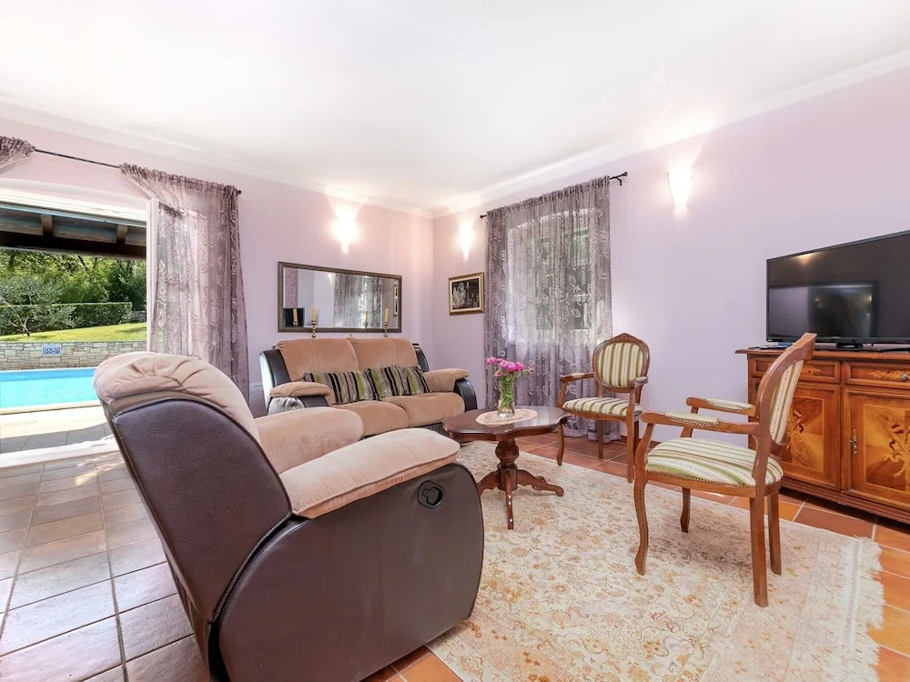 Comfortable Villa Next To a Forest with Private Pool, Porec And Beach at 10 Km