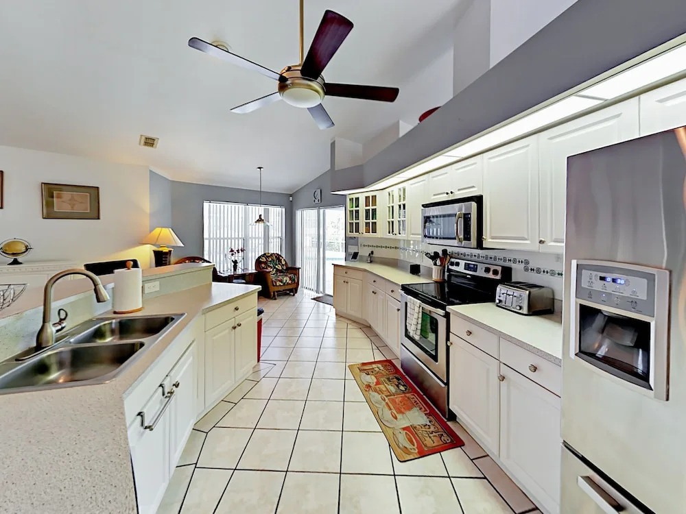 2822 SE 6th Ave Home 4 Bedrooms 2 Bathrooms Home