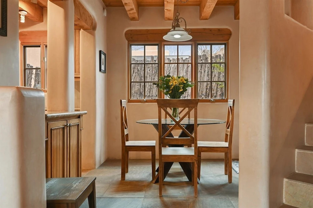 Piñon Dream - Walk to The Plaza, Comfortable Southwestern Style
