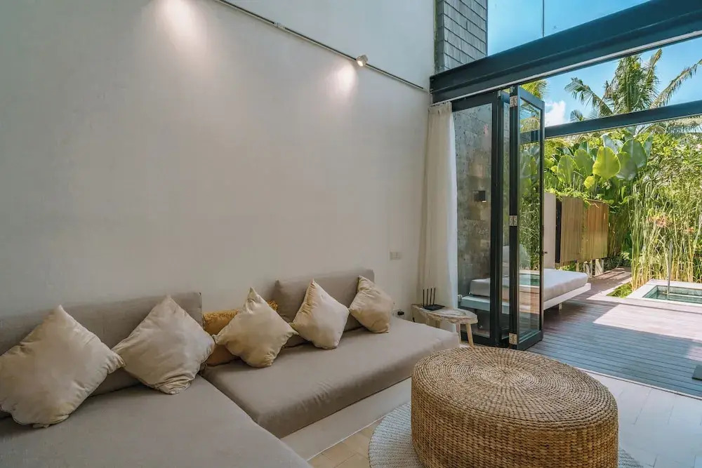 Villa RIZR: Industrial 3BR villa nearby Berawa Beach