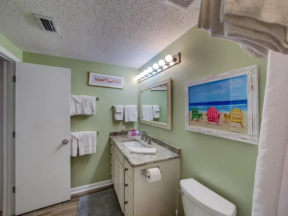 Spacious 4th floor condo ON THE BEACH in the heart of Orange Beach
