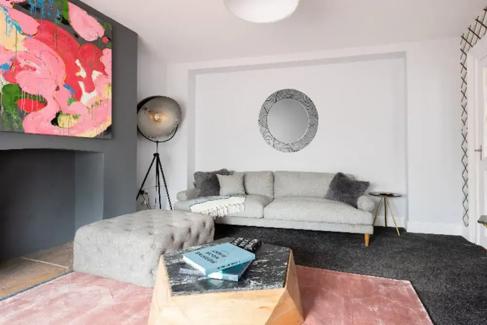 The Victoria Cottage - Bright 3bdr Terraced Home With Patio and Parking