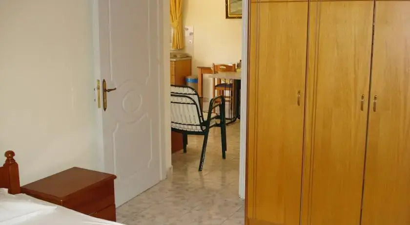 Kallithea Studios & Apartments