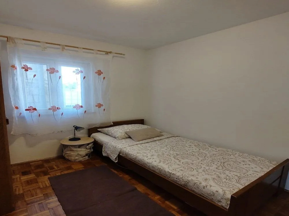 Apartment Angelina - Three Bedroom Apartment With Balcony and Sea View