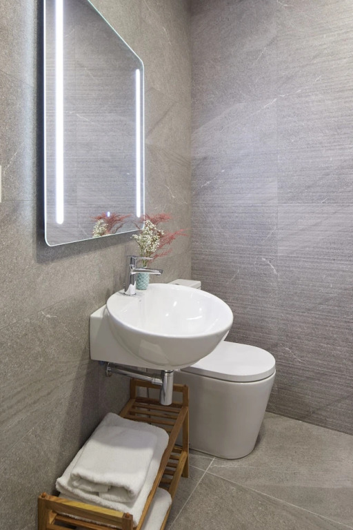 Emeka Suite by FeelFree Rentals