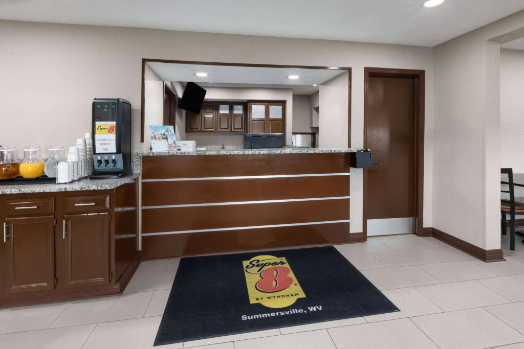 Super 8 by Wyndham Summersville - New River National Park