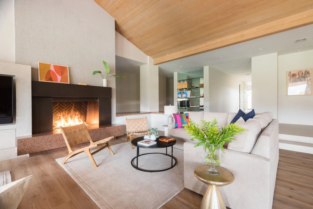Moonshine by Avantstay Modern & Stylish Estate w/ Bar, Fire Pit & Hot Tub 5 bd