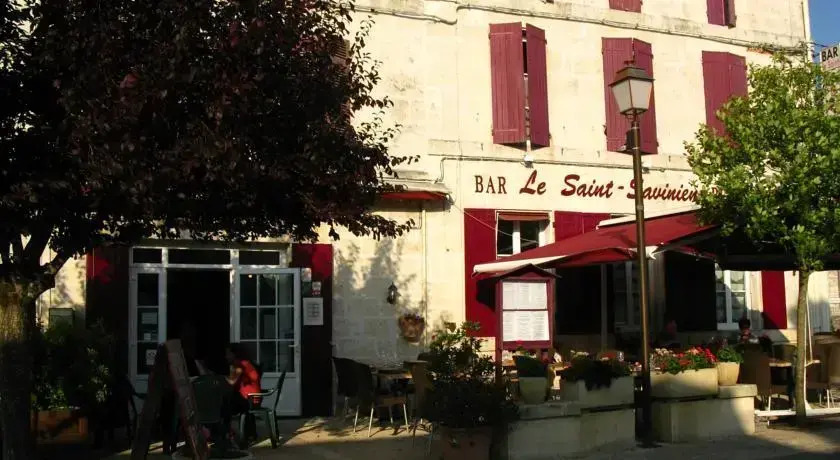 Logis Hôtel & Restaurant Le Saint Savinien
