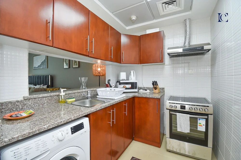 Silver - Modern Studio with lake view