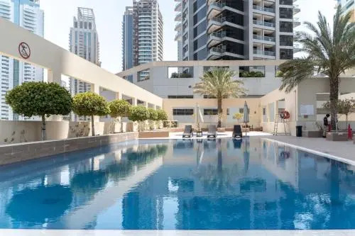 Luton Vacation Homes -Spacious Studio in Royal Oceanic, Dubai Marina