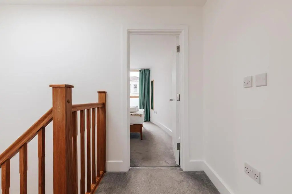 Redland Stay In Bespoke Home 1 of 2