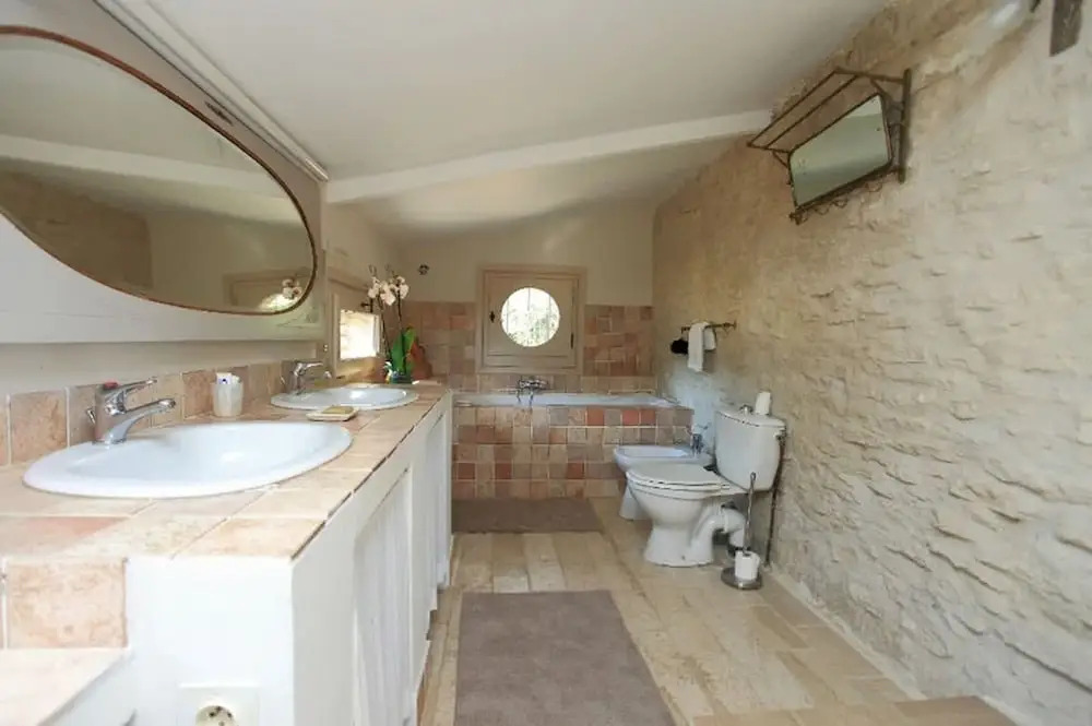 Provencal Villa in the Heart of the Luberon Scrubland
