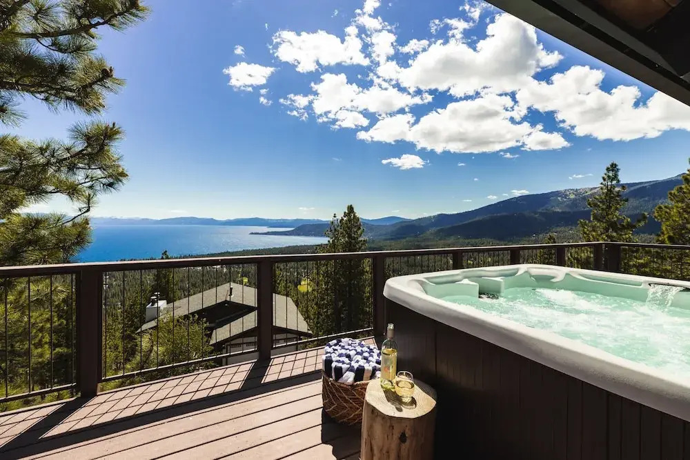 Juniper by Avantstay Incredible Mountainside Home w/ Incredible Lake Views!