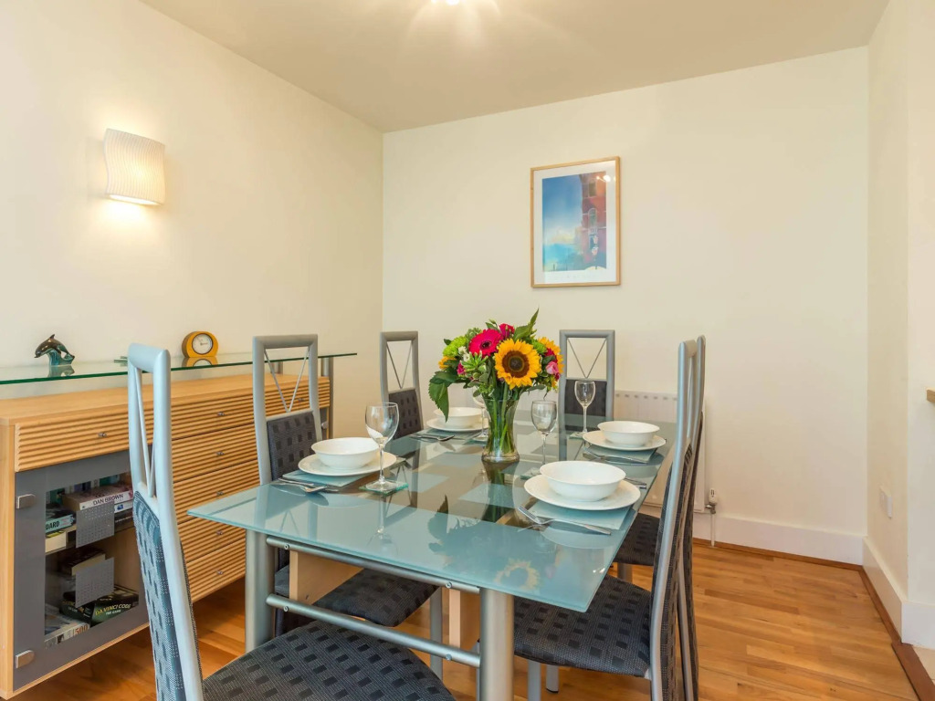 Quay Holidays - Dolphin Quays