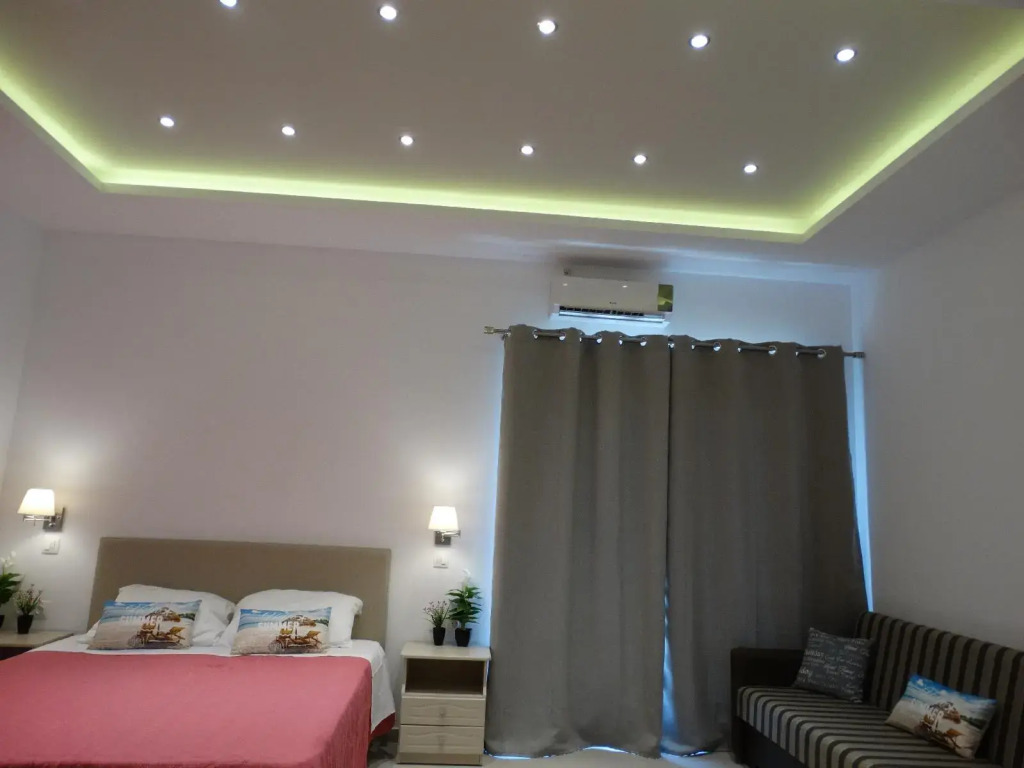 Makis louvlis apartments