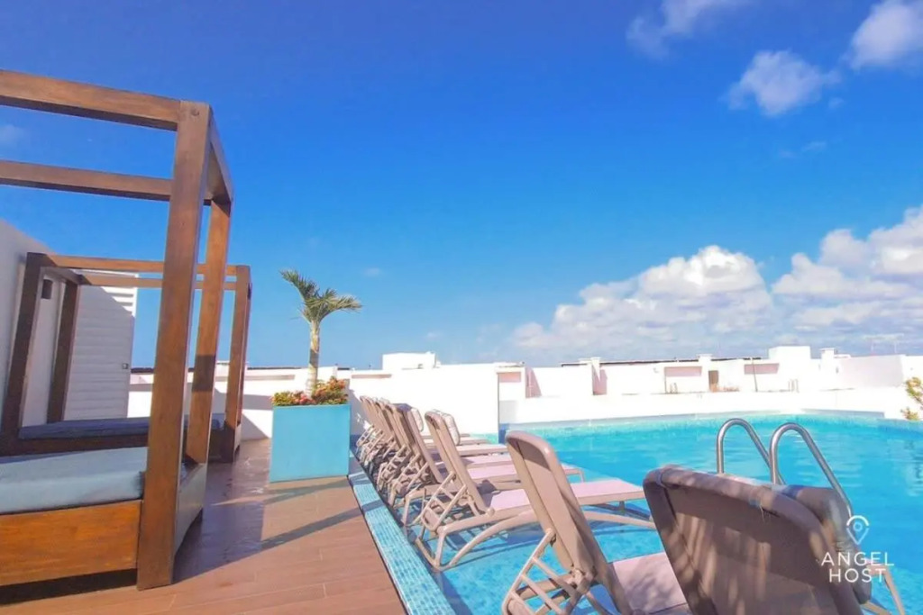 2Br W Dual Pools, Near Beach & 5Th Ave