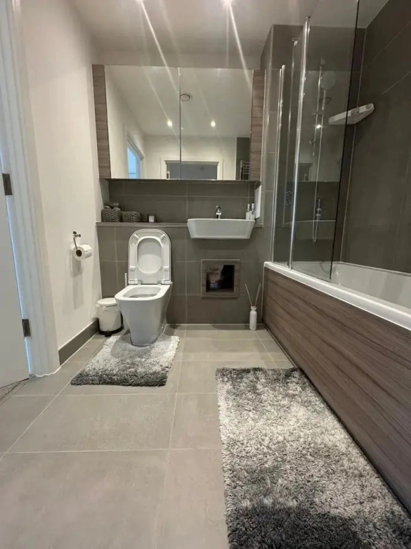 Barking Bliss - Bright Apartment With City Views
