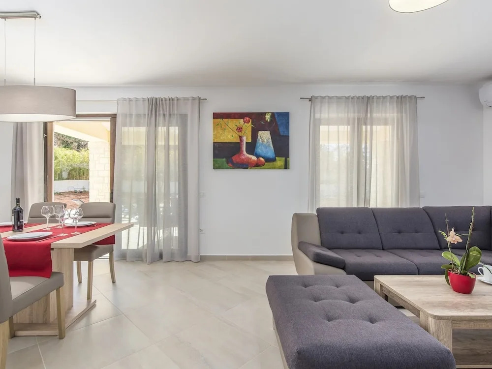 Villa Giovanna Fuskulin With Pool Near the Beach
