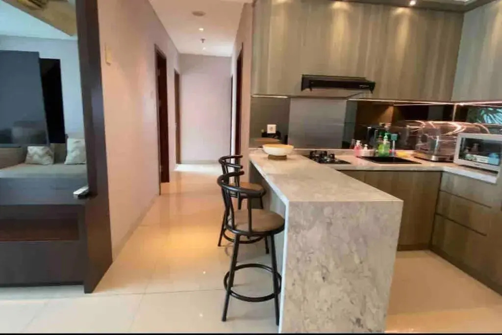 3BR apt Springhill Terrace, golf view