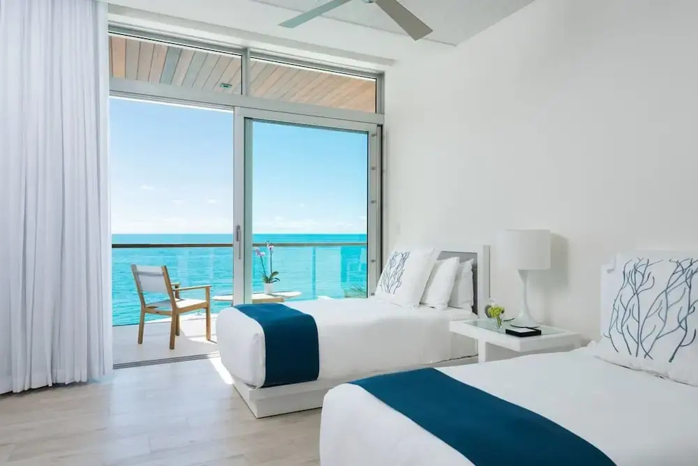 Luxurious Oceanfront Villa Infinity Pool Plunge