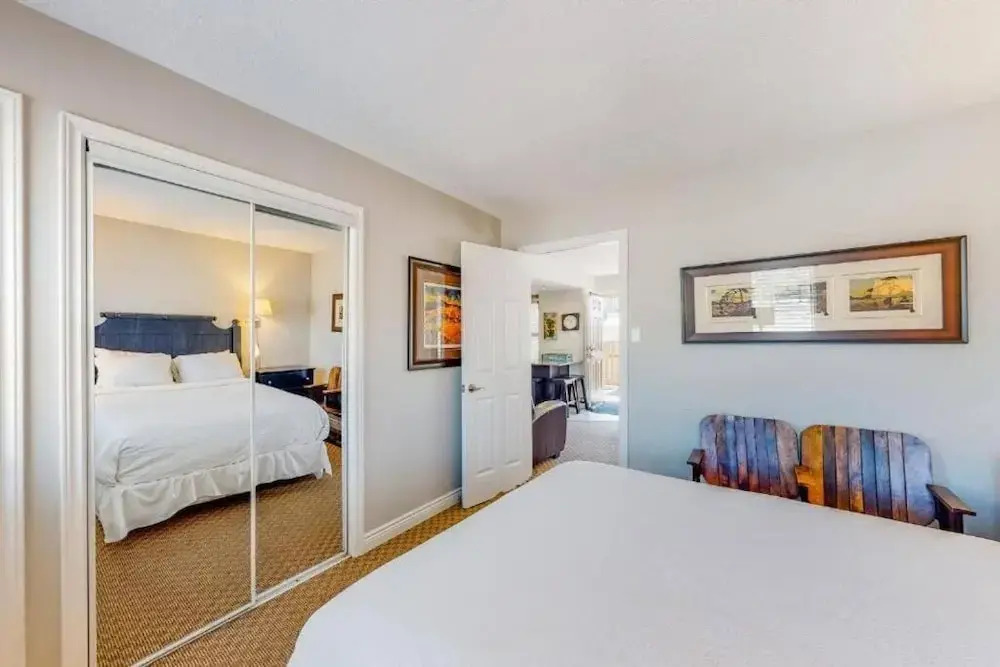 Steps to the Hill 1 Bedroom Wifi Crave TV