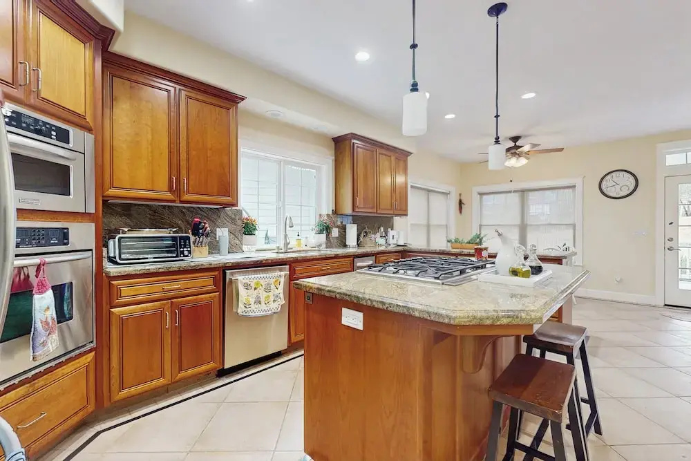 4BR Home w/ Decks & Arcade Games, Near Yosemite