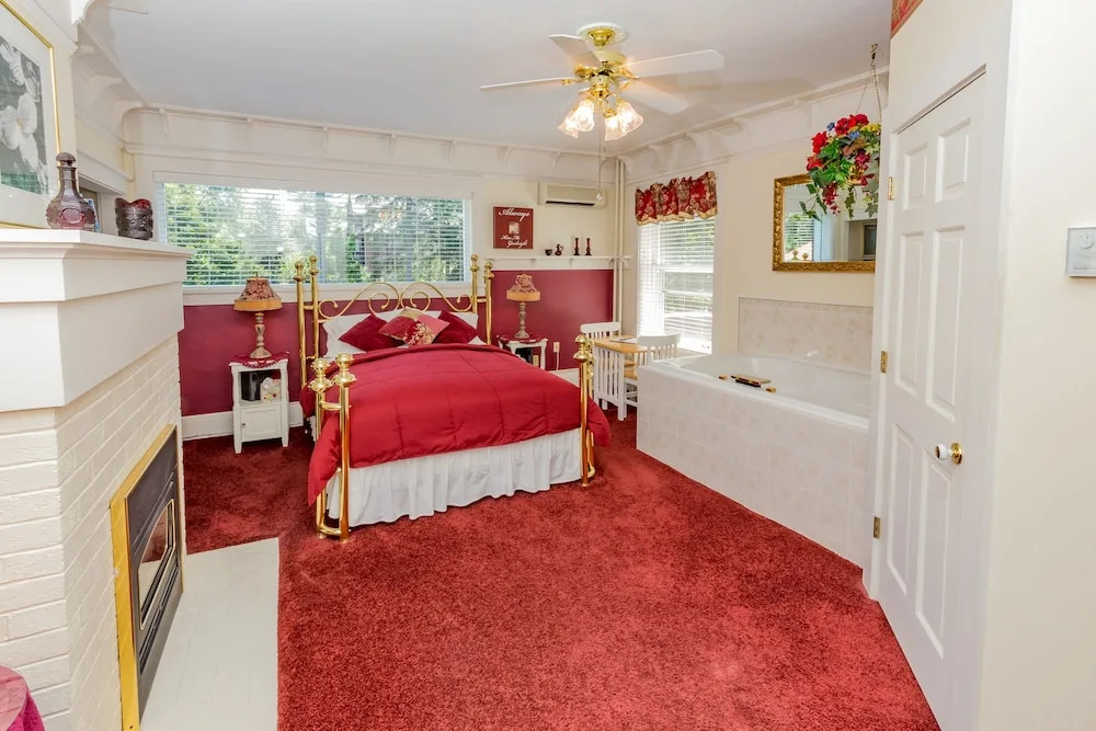 The Firelight Inn on Oregon Creek Bed and Breakfast