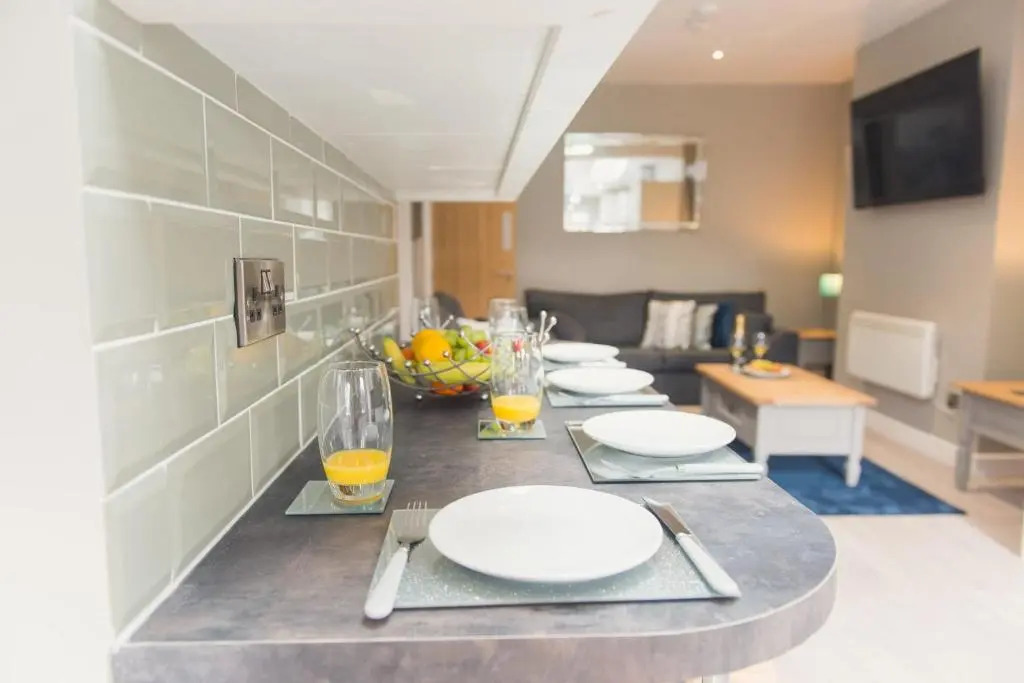 Charming 6 Bedroom House ALL with en-suite - Large Garden