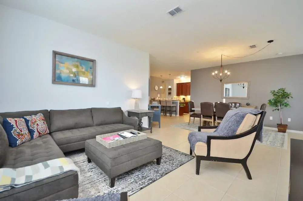 Palmavera Deluxe 3 Bedroom Condo by Redawning