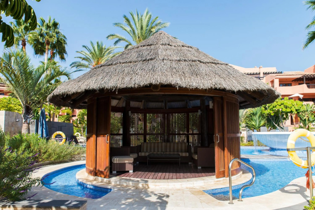 Luxurious Two Bedroom Apartment in Mar Azul, Estepona