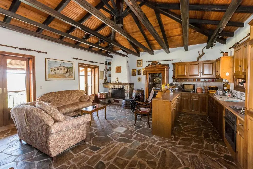 Pontinos Villa