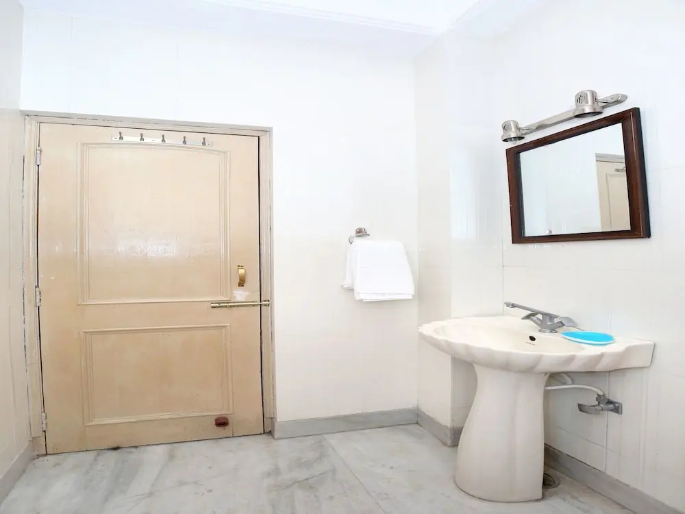 OYO 11905 Home Royal View Sec 6