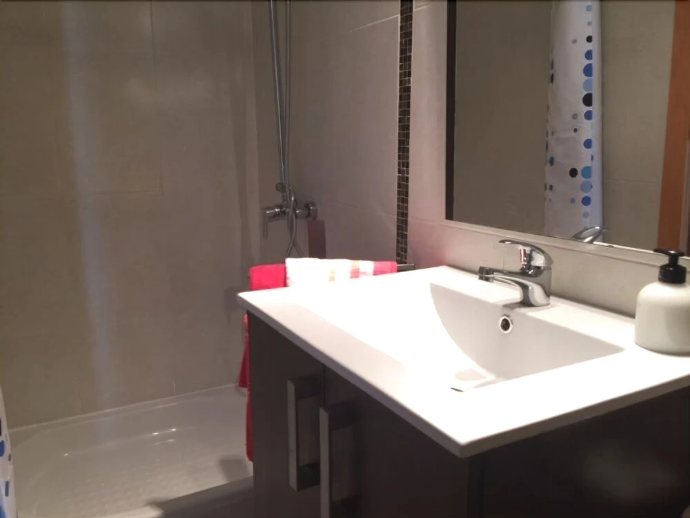 Recently Refurbished Center Apartment