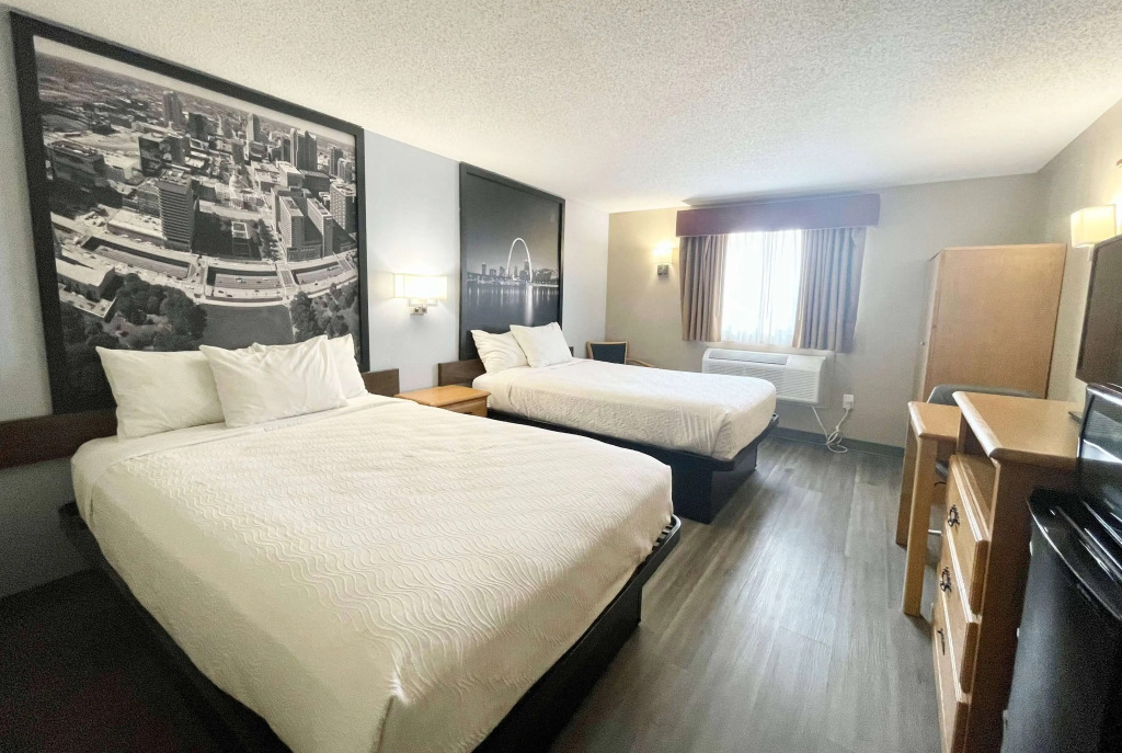 Super 8 by Wyndham St. Clair MO