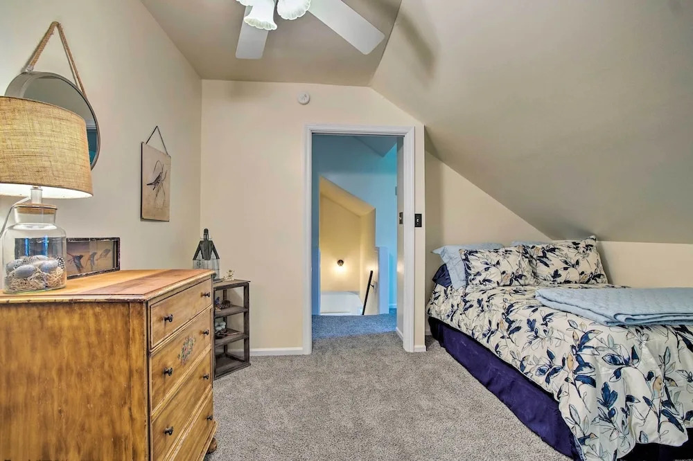 Remodeled Historic Farmhouse ~ 20 Mi to KC!