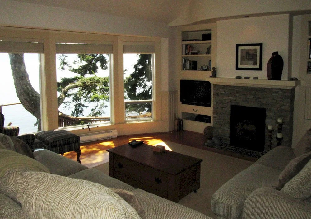 Stones Throw Cottage by BC Island Vacation Homes
