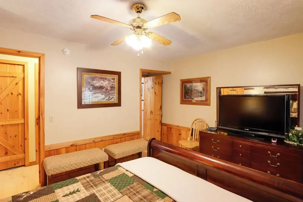 Creek Bend Escape w/ Hot Tub + River Views