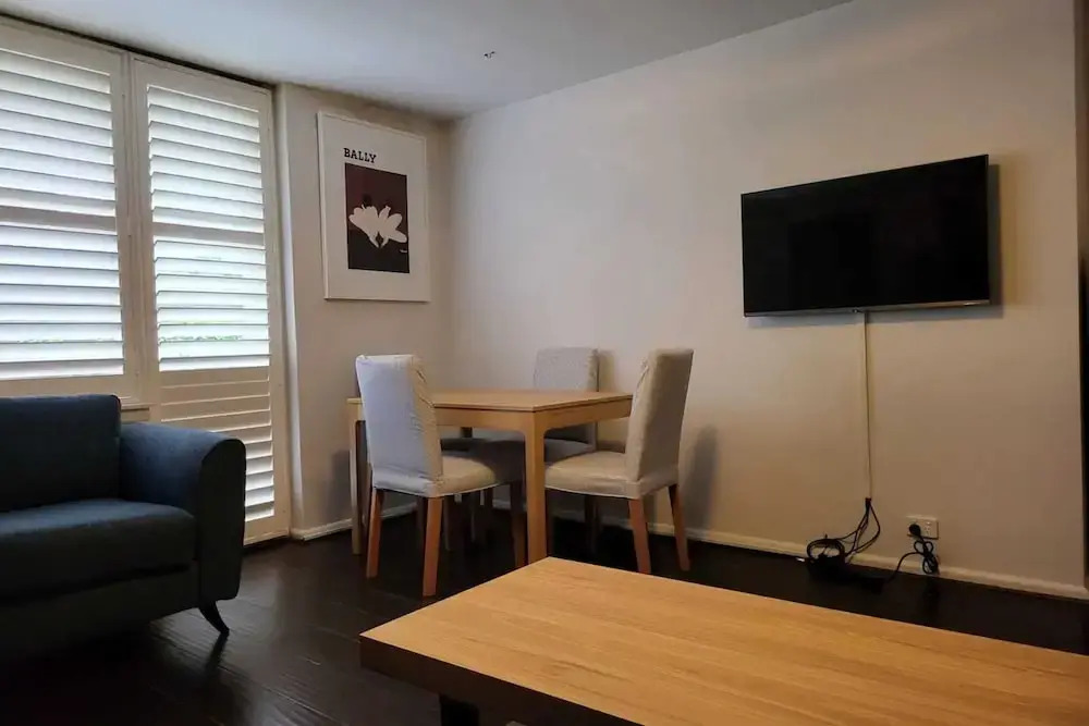 Homely 1 Bedroom Retreat in South Yarra With Balcony