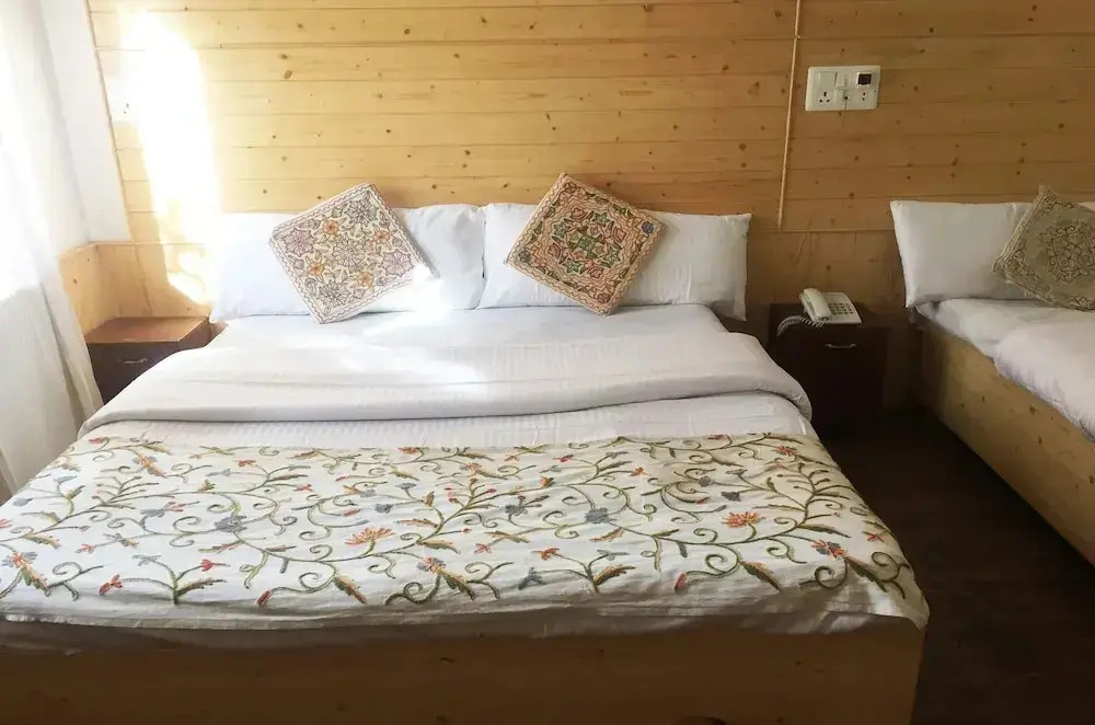 Hotel Fifth Season by OYO