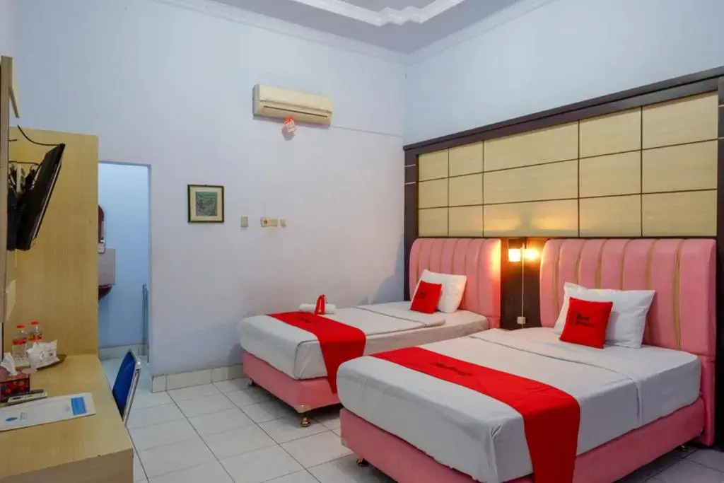 RedDoorz Plus Syariah near Stasiun Pekalongan 2