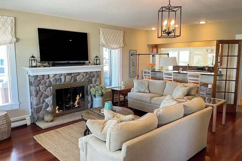 5BR Lake-view Home w/ Pool & Seasonal Hot Tub